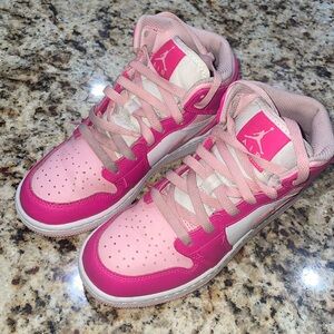 Girls Retro 1 Jordans